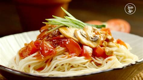 Chinese Handmade Noodle With Tomato Sauce Chinese Food Dinner Recipes Taste Life