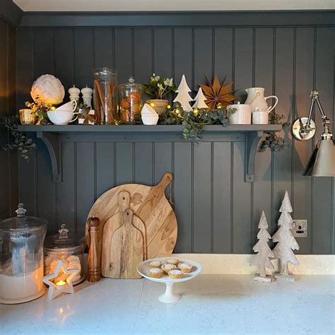 Christmas Shelf Décor Ideas - Soul & Lane