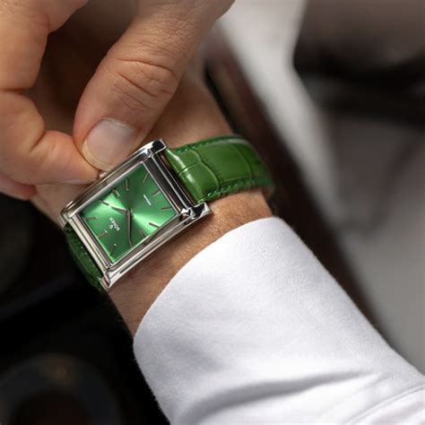 stylish appeal   green dial    wrist pop