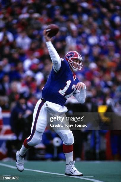 Jim Kelly American Football Player Photos And Premium High Res Pictures