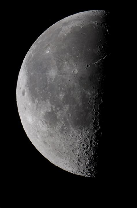 Third quarter moon | Astro-photo