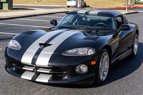 Dodge Viper Une Voiture De Sport Embl Matique Qui A Marqu Son Temps