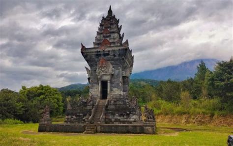 Candi Pari Sejarah Daya Tarik Lokasi Ragam Aktivitas Java Travel