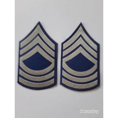 PAIRE D INSIGNES DU GRADE DE MASTER SERGEANT U S MODELE BEIGE FOND