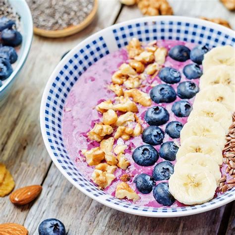 Recette Smoothie Bowl Fruits Rouges Banane Myrtilles Amandes Et Noix