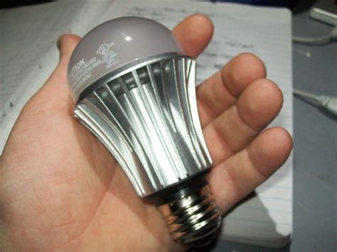 Review Of The Utilitech 7 5 Watt Led Bulb From Lowe S Hubpages