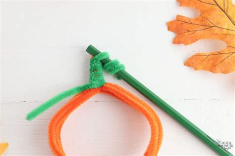 Quick & Easy Fall Pipe Cleaner Pumpkin Craft for Kids