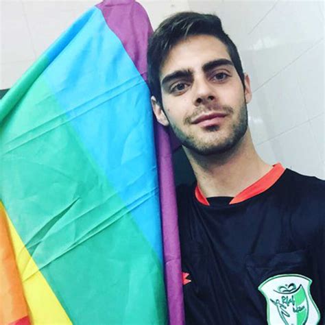 T Tu Le Fc Barcelone Soutient Jes S Arbitre Espagnol Ouvertement Gay