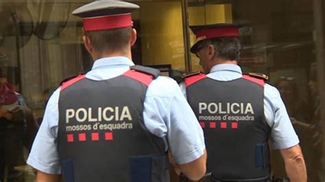 Desallotgen Un Edifici De Badalona Per Un Resident Electrocutat