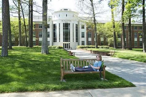 Colleges with the Largest Campuses - College Raptor