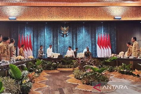 Presiden Jokowi Pimpin Pertemuan Dengan Para Gubernur Di Ikn Antara News