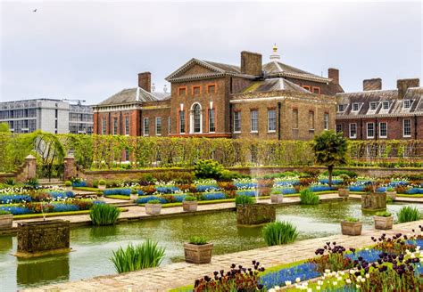 Kensington Palace in London | CuddlyNest