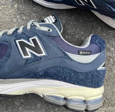 N Hoolywood E Invincible Recuperan Sus New Balance R En Color Azul