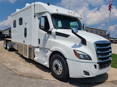 Freightliner Cascadia With Inch Rbsd Legacy Ii Sleeper