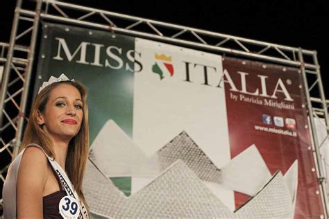 Rosaria Aprea La Miss Picchiata Dal Fidanzato In Corsa Per Miss