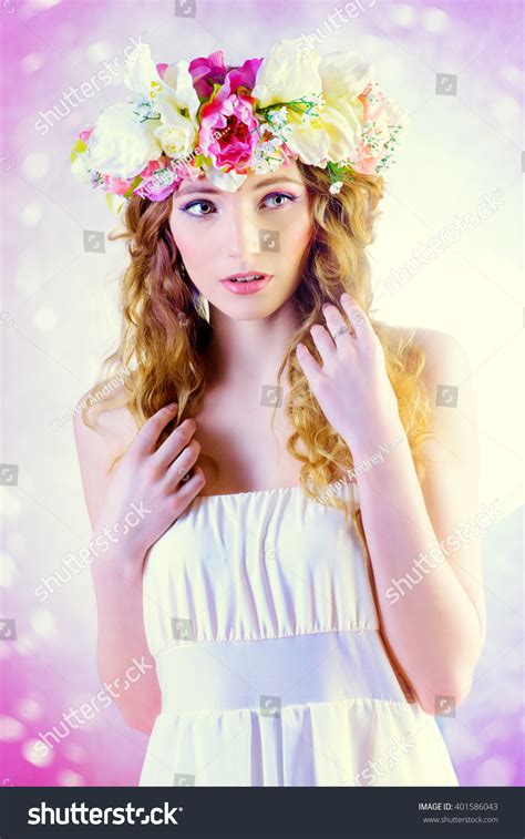 Sensual Blonde Girl Flowers Her Hair Stock Photo Edit Now 401586043