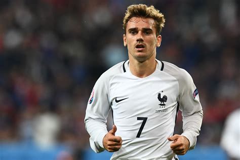 Antoine Griezmann Ends Atletico Madrid Summer Exit Rumours By Signing