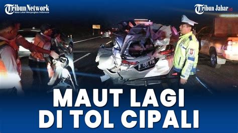 KECELAKAAN Maut Di Tol Cipali Saat Gelap Mobil Ringsek Nyaris Tak