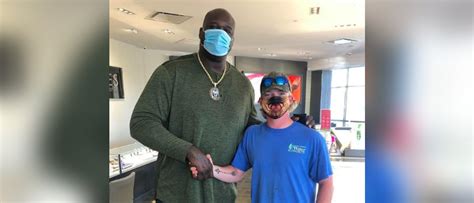 Shaq Helps Pay For Stranger's Engagement Ring: 'I'm just trying to make people smile'