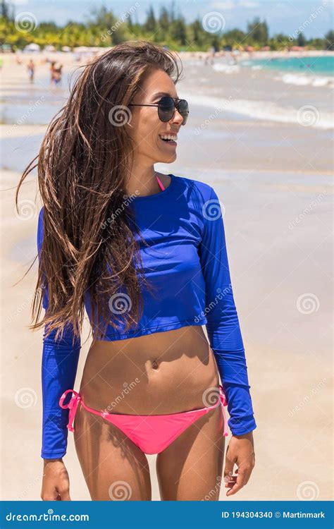 Beach Rashguard Bikini Woman Wearing Swim Shirt Rash Guard for Sun