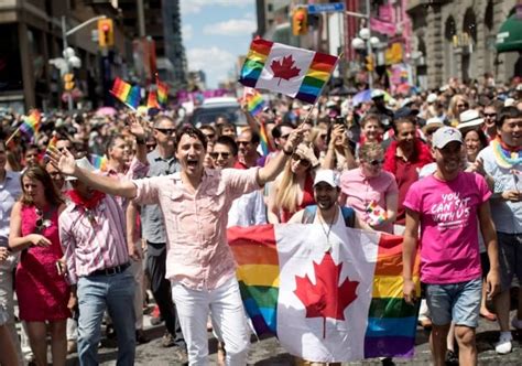 Black Lives Matter Toronto stalls Pride parade - Toronto - CBC News