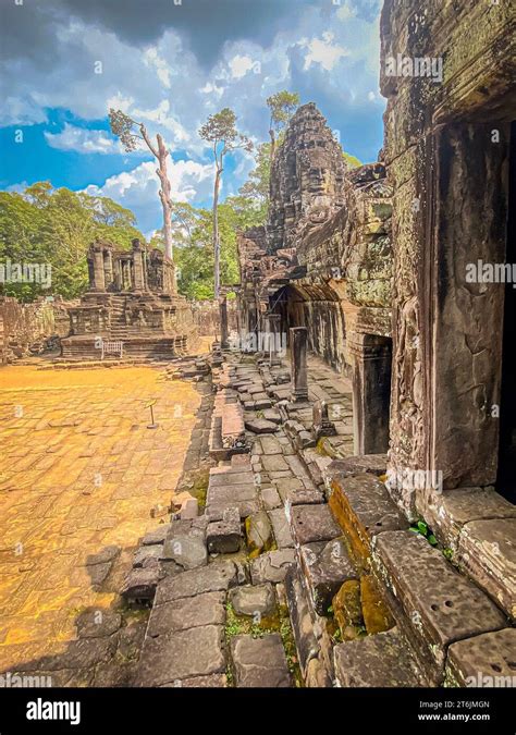 Le Temple Du Mont Bayon Temple De La Civilisation Khm Re Situ Sur Le