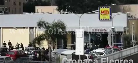 Pozzuoli Rissa Durante La Fila Al Supermercato Md Di Monterusciello