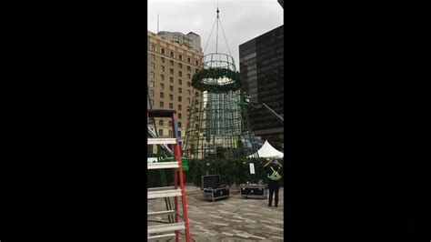 Installing A 76 Foot Tall Christmas Tree At The Vancouver Arts Gallery