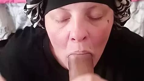 Verheiratete Kopftuch Hure Mit Glatt Rasierte Pussy XHamster