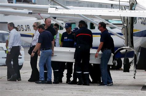 L avion transportant le corps de Johnny a atterri à Saint Barthélemy