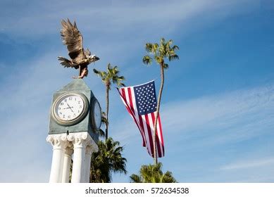 Giant Flag Waving Eagle Statue Foreground Stock Photo 572634538 ...