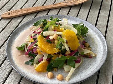 Sommerlicher Orangen Fenchel Salat Mit Kichererbsen Oliven Und