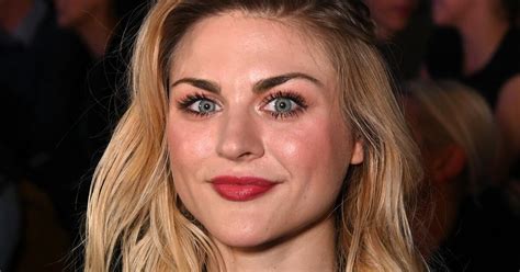 Frances Bean Cobain Marries Riley Hawk In Ceremony Officiated By R E M Frontman Michael Stipe