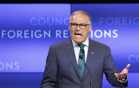 Presidential campaign keeps Gov. Inslee on the road | 790 KGMI