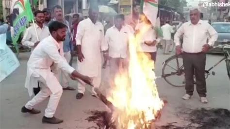 वैशाली राहुल गांधी की सदस्यता रद्द करने पर कांग्रेस कार्यकर्ताओं में