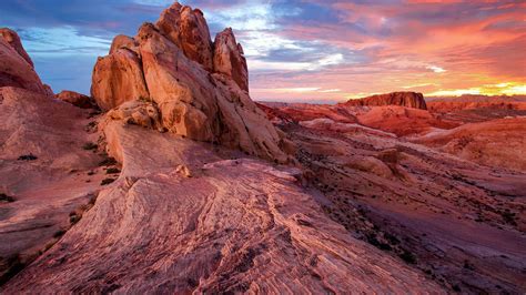 Summer Sunset Over The Valley Of Fire State Park In The Nevada Desert