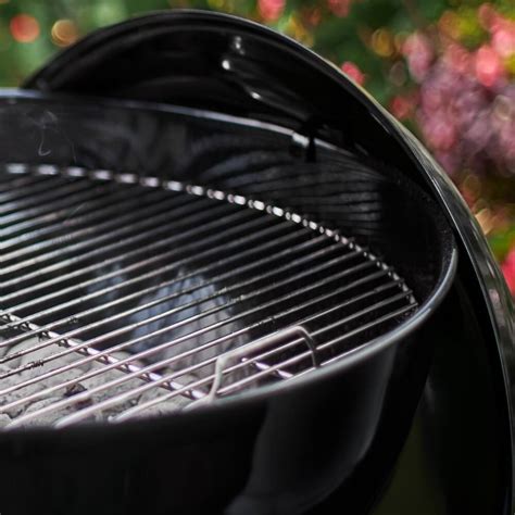 Купить угольный гриль Weber Classic Kettle 47 см черный 1241304 в Москве