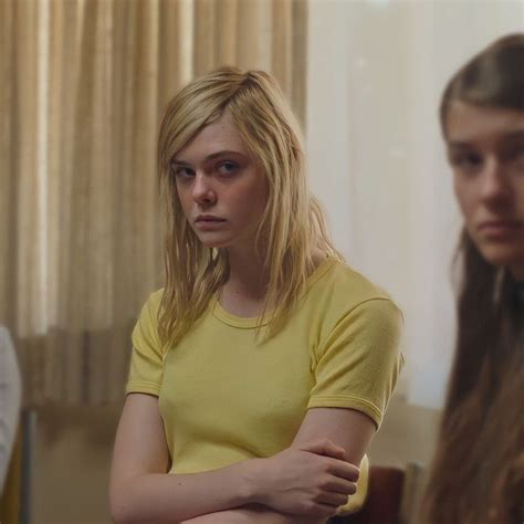 Elle Fanning As Julie Hamlin In 20th Century Women