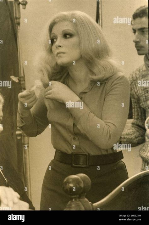 Hot Sexy Isabella Biagini Bikini Pics