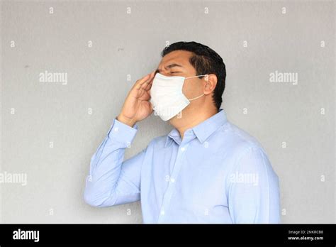 Formal adult latin man with protection mask, sneezing and covid-19 ...