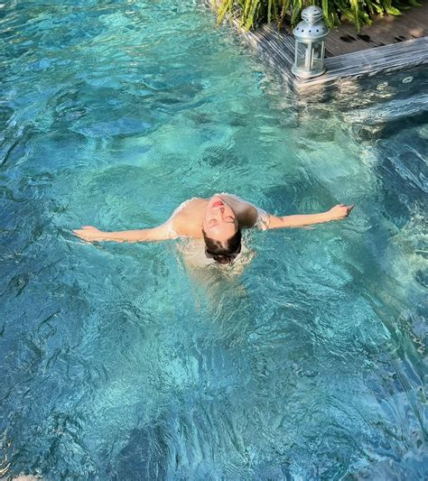 269 Ảnh Quỳnh Kool Bikini Nhan Sắc Đốn Tim Anh Em của Hot Girl Kem Xôi