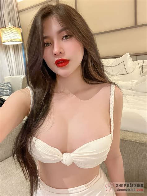 Ho Ng Di U Linh Hot Girl T M T Trong Lo T Nh Y N Ng B Ng Khi U G I Shop G I Xinh