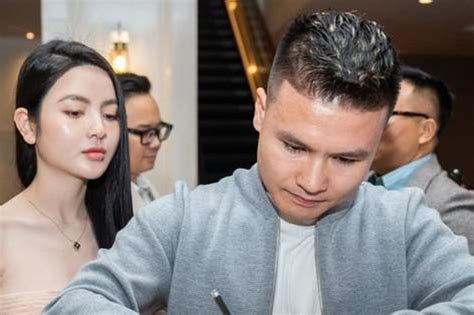 Sắc vóc gợi cảm của hot girl sắp làm vợ Quang Hải Báo Tiền Phong