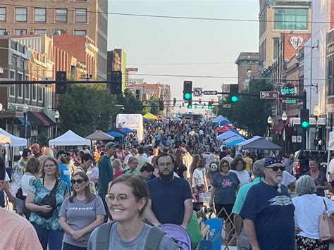 Thousands of four-legged animals invade downtown | KSNF/KODE