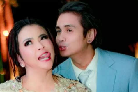 WOW Berikut 10 Artis Janda Kaya Raya Di Indonesia Yang Menikah Dengan