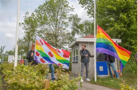 Het Hijsen Van De Regenboogvlag In Friesland Draait Om Meer Dan Het