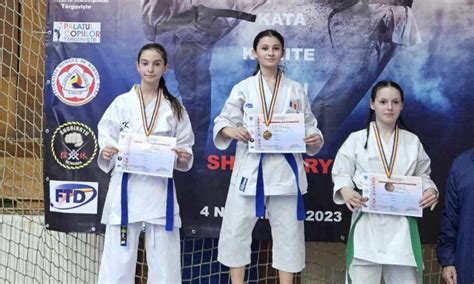 KARATEKA OANA POPESCU A OBȚINUT O MEDALIE DE AUR ȘI UNA DE ARGINT LA