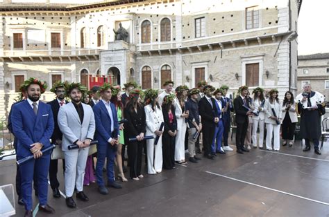 Tornano le Lauree in Piazza a Fermo Mercoledì la festa con il