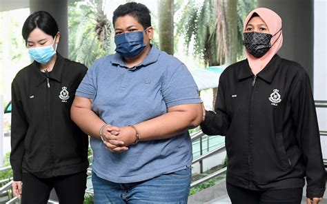 Pengarah Syarikat Sarung Tangan Didakwa Ubah Wang Haram Lebih Rm Juta