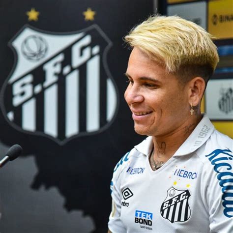 Camisa Soteldo Apresentado No Santos E Comemora Retorno Ao Clube